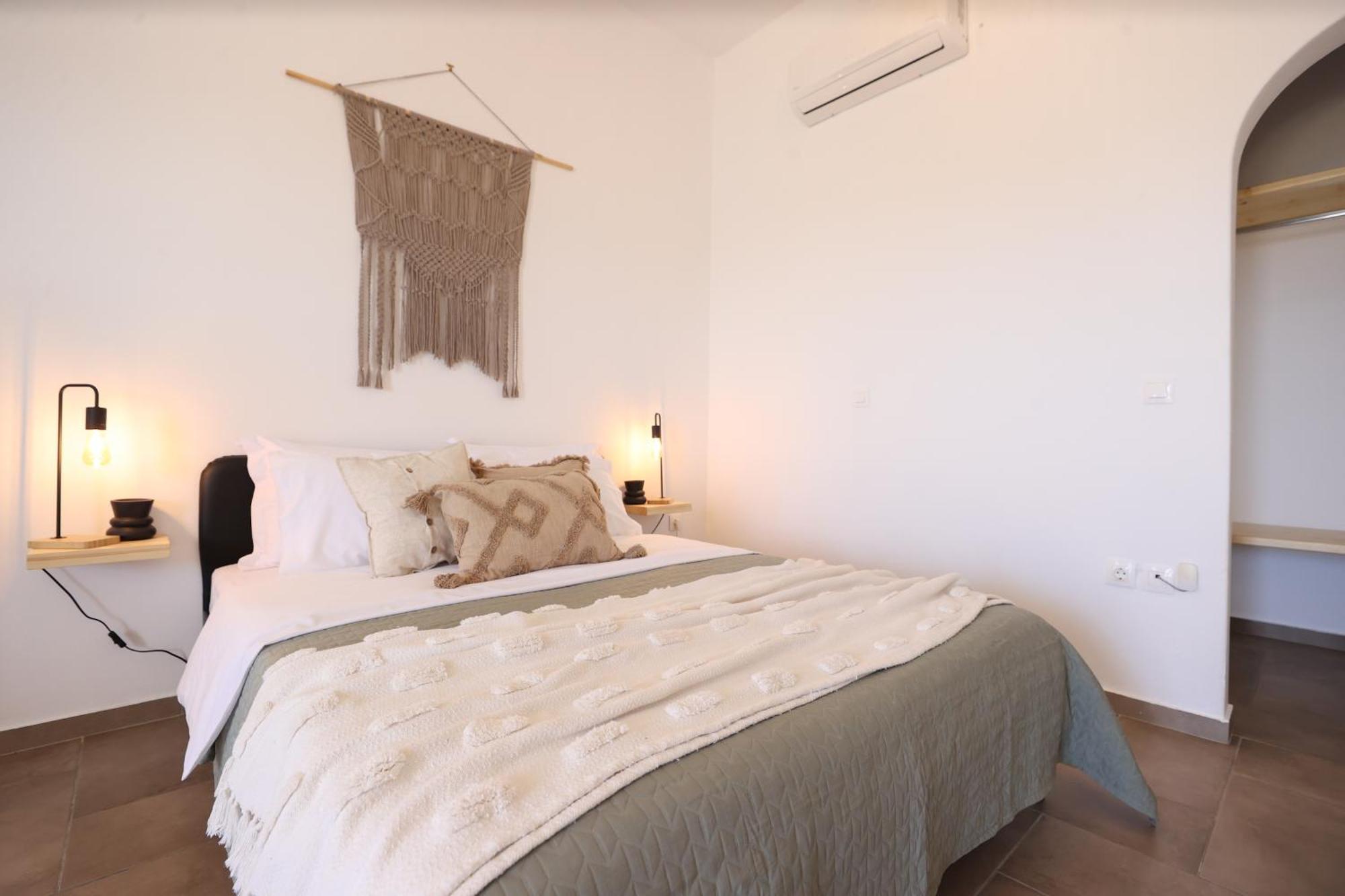 Enne Studios For Views & Tranquility Ftelia  ห้อง รูปภาพ